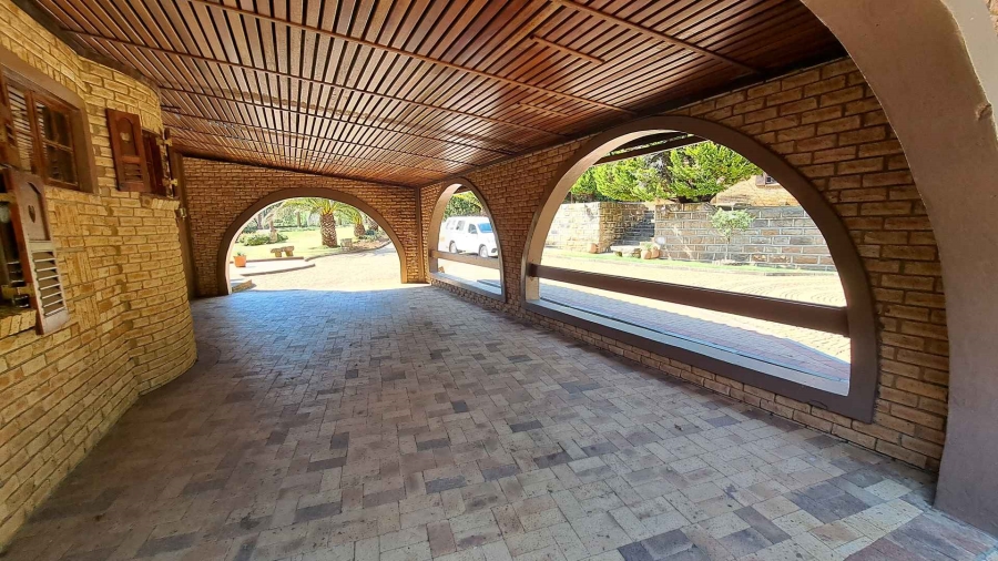 8 Bedroom Property for Sale in Clarens Free State